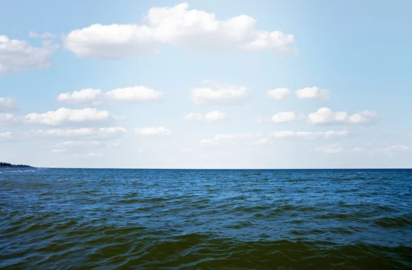 Blå himmel, sol och hav — Stockfoto