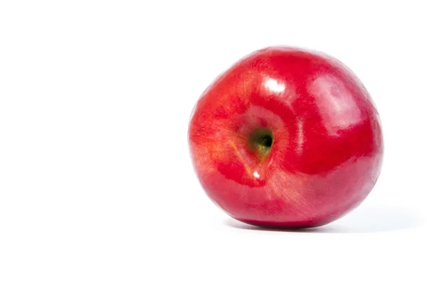 Manzanas rojas jugosas aisladas en blanco —  Fotos de Stock