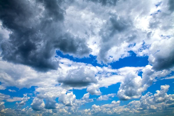 在夏季的天气中轻天空 — 图库照片