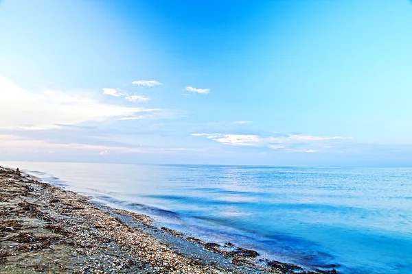 Ciel bleu, soleil et mer — Photo