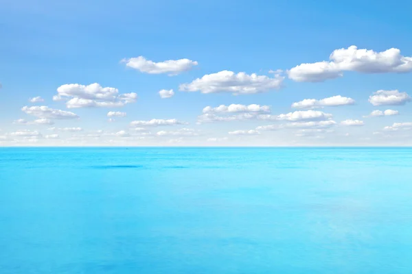 Cielo blu, sole e mare — Foto Stock