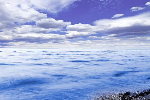 Blauwe hemel, zon en zee — Stockfoto