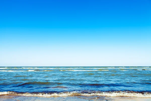 Cielo azul, sol y mar —  Fotos de Stock