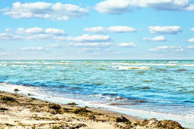 Mavi gök, güneş ve deniz