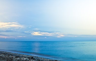 Mavi gök, güneş ve deniz
