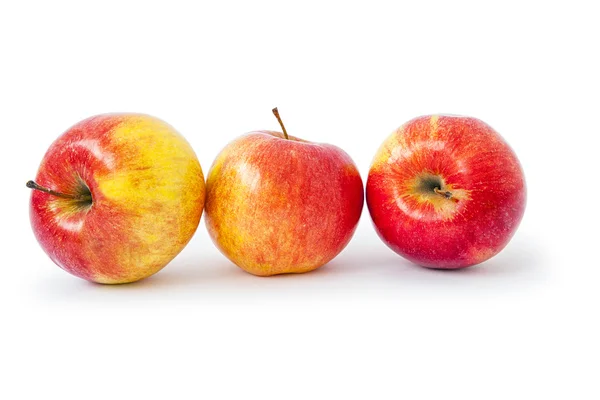 Manzanas rojas jugosas aisladas en blanco —  Fotos de Stock