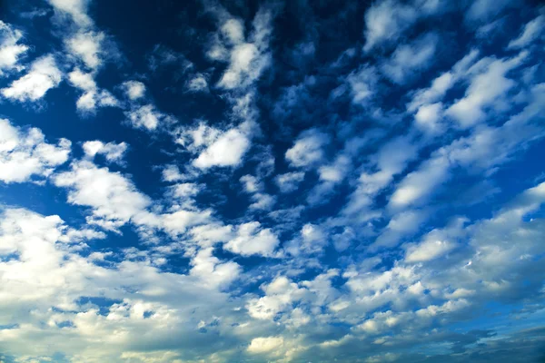 Céu claro em tempo de verão — Fotografia de Stock