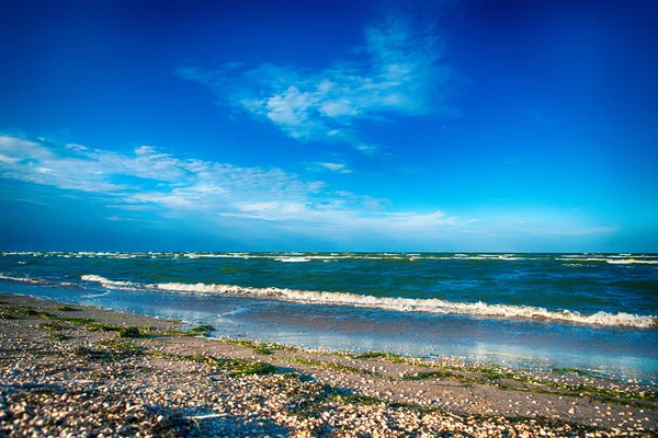Cielo azul, sol y mar — Foto de Stock
