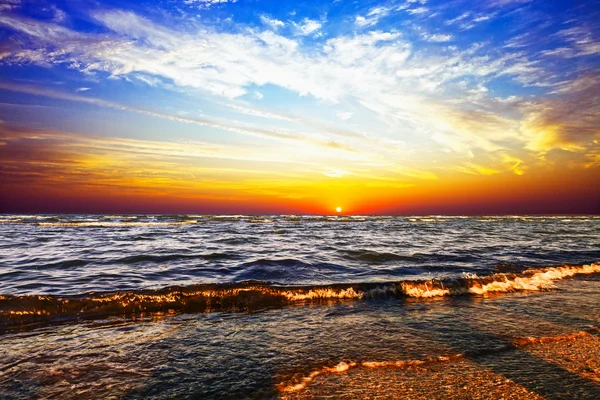 Lever de soleil dans la mer — Photo