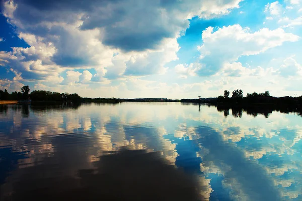 Bos en meer — Stockfoto