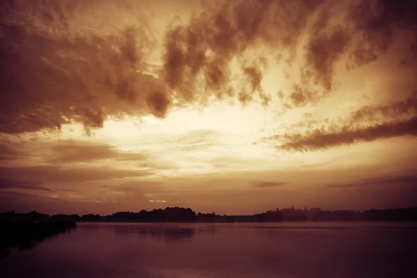 Nehir günbatımı — Stok fotoğraf
