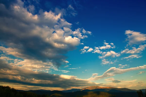 夕暮れの青い空 — ストック写真