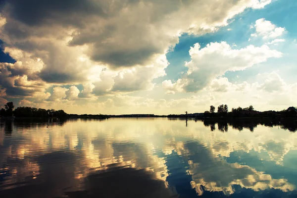 Foresta e fiume — Foto Stock