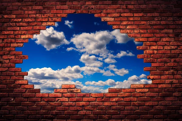 kırık tuğla duvar