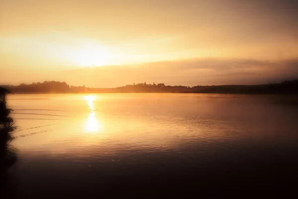 Pintoresco lago — Foto de Stock