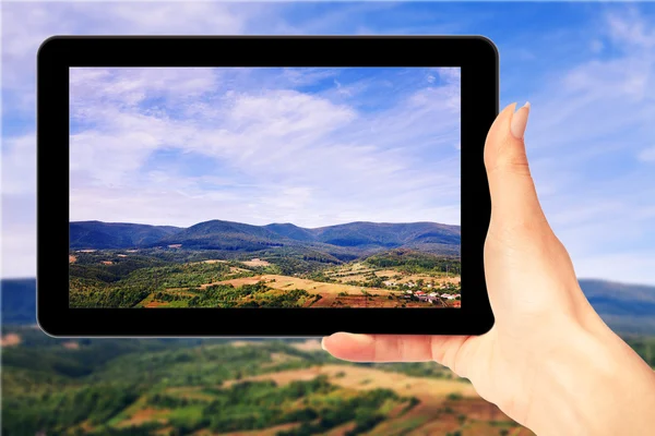 Tablet ordenador en mano — Foto de Stock