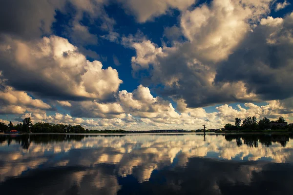 Foresta e fiume — Foto Stock