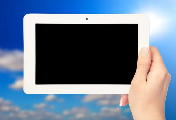 Tablet PC i händer — Stockfoto