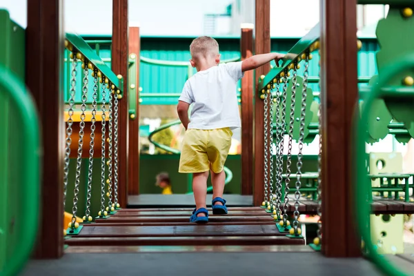 Barn Leker Lekplatsen — Stockfoto