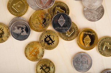 Hisse senedi fiyat tablosuna karşı altın bitcoin