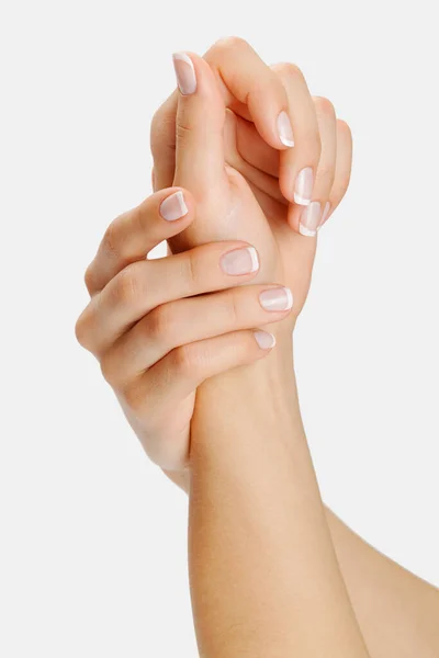 Manos femeninas limpias con manicura suave aislada en blanco — Foto de Stock