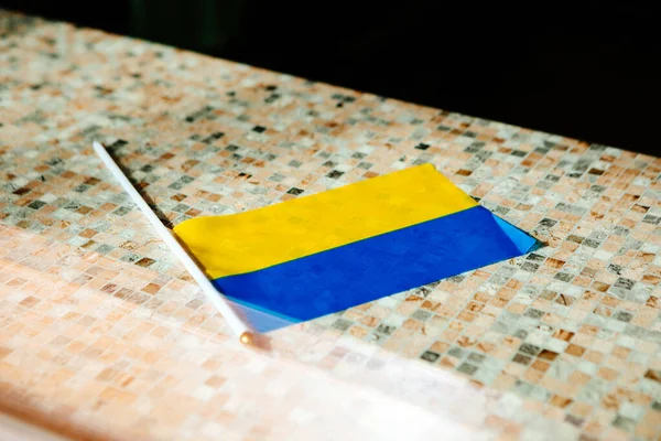Bandera Ucrania Azul Amarillo Sobre Fondo Madera Mesa — Foto de Stock