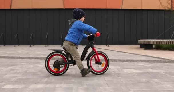 Boy riding a bike on the street — Video Stock