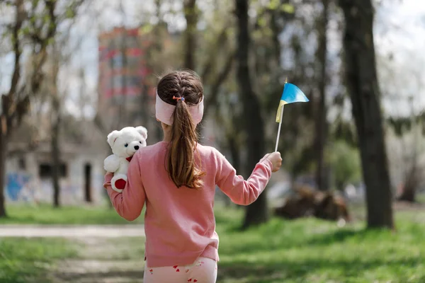 Little girl with the flag of ukraine. Independence day of Ukraine — 스톡 사진