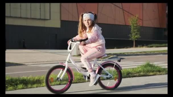 Little girl on a bicycle in summer park. cycling outdoors — Video Stock