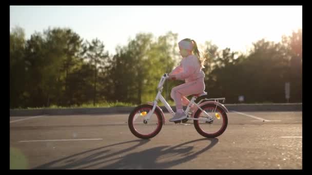 Little girl on a bicycle in summer park. cycling outdoors — Video Stock