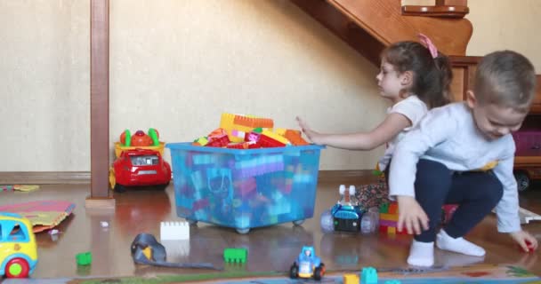 Children clean toys in the childrens room — Wideo stockowe