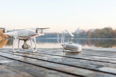 Dijital kamera, arka plan bulanıklık nehirde Uçak Helikopter