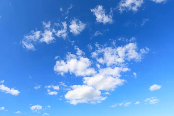 Fundo Céu Azul Com Nuvens — Fotografia de Stock