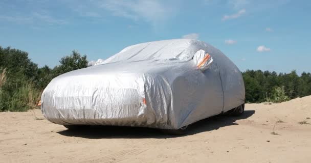 Carro Está Estacionamento Com Tampa Automóvel Sol Proteção Contra Aquecimento — Vídeo de Stock