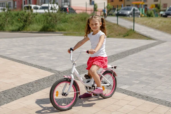 Little Girl Bicycle Summer Park Cycling Outdoors — Foto de Stock