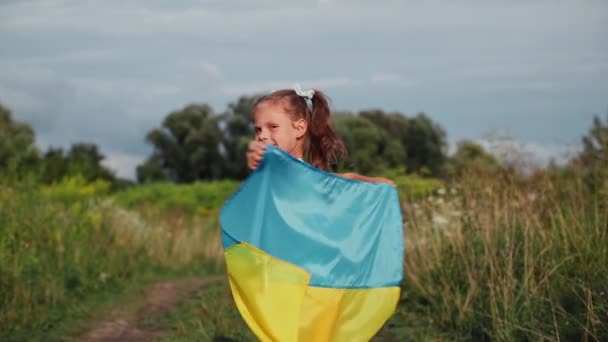 Girl Cheerfully Runs Wheat Field Flag Ukraine High Quality Fullhd — 비디오