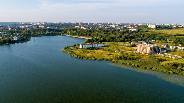 Drone Con Una Cámara Hermoso Verano Pequeño Río Desde Una —  Fotos de Stock