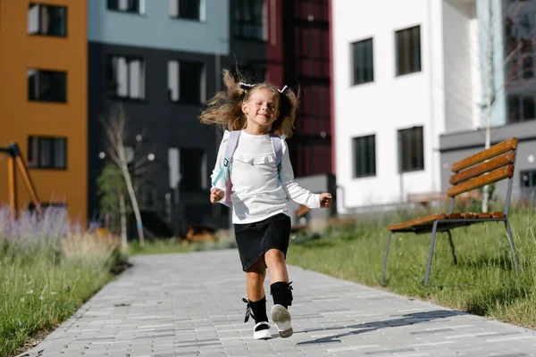 Little Girl Goes School Park Path Distance Education Concept — Foto de Stock