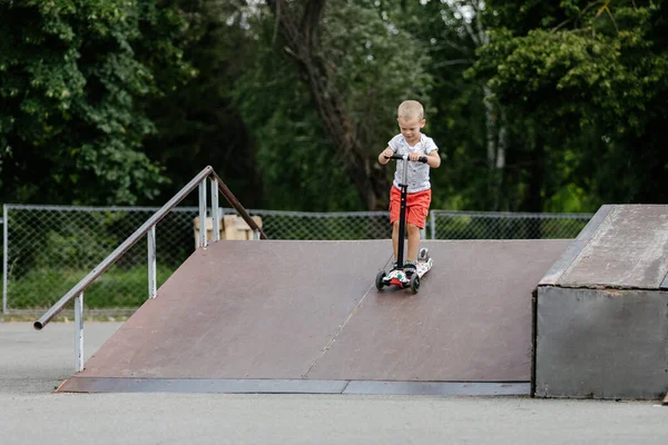 Active Boy Riding Scooter Summer Skate Park — Stockfoto