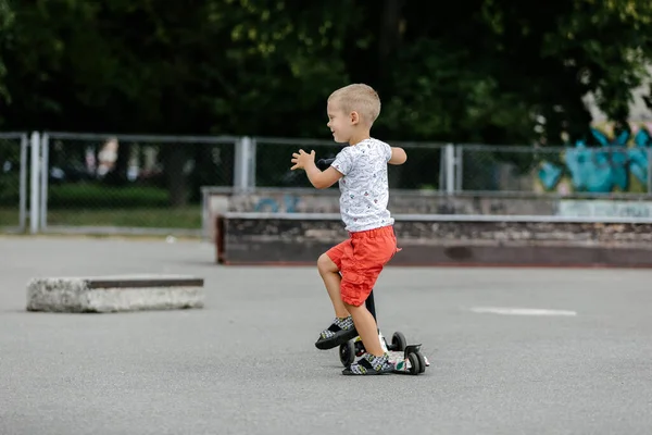 Active Boy Riding Scooter Summer Skate Park — 스톡 사진