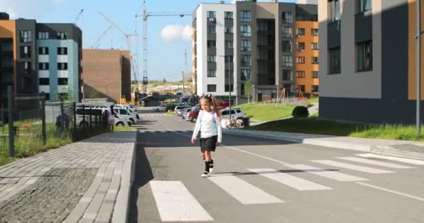 Schoolgirl Crosses Road Pedestrian Crossing High Quality Footage — Stockvideo