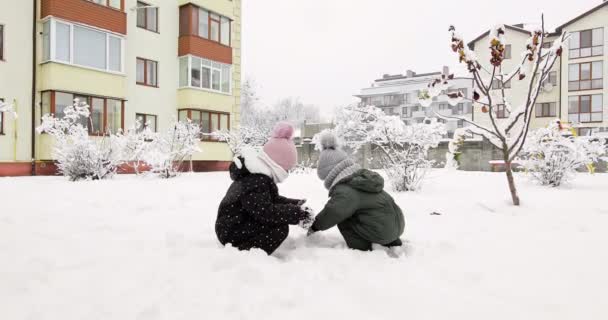 Happy Children Having Fun Playing Winter Walk High Quality Footage — Stock video