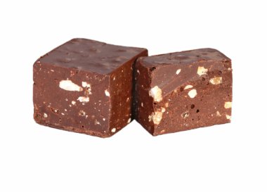 Bitter çikolata ile fındık ve nuga