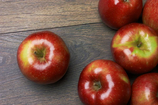 Čerstvá červená jablka — Stock fotografie