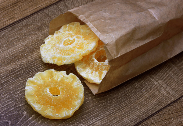 dry pineapple in package