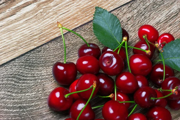 Cherry with leaf — Stock Photo, Image
