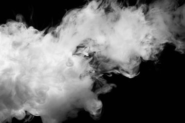 Siyah arkaplanda beyaz duman