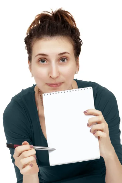 Γυναίκα και σημειωματάριο σε λευκό — Φωτογραφία Αρχείου