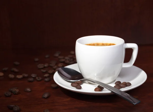 Caffè con chicchi di caffè — Foto Stock