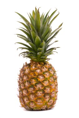 Beyaz bir arka plan üzerinde izole bir bütün ananas